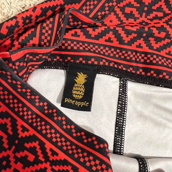 Pineapple Clothing Black and Red Print Leggings (L) - Picture 3 of 4